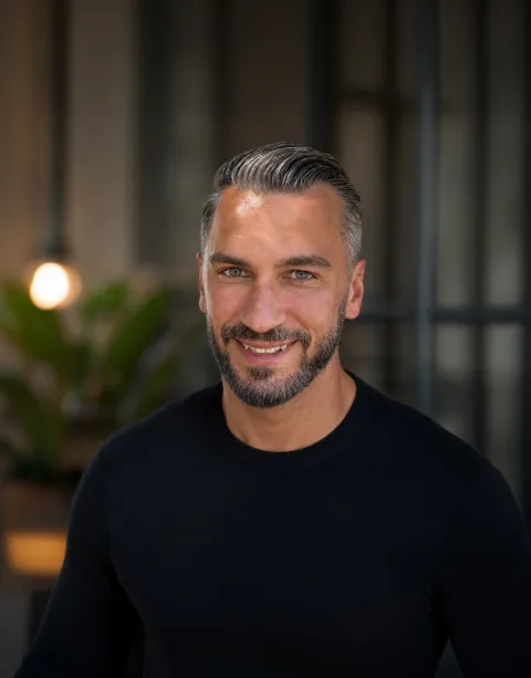 Goran Živanović at his desk
